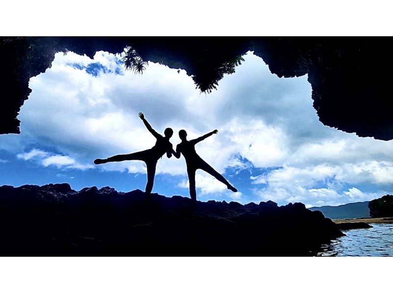 [Ishigaki Island ☆ 3 Luxury Options] Blue Cave & Tropical Fish and Sea Turtle Snorkeling ☆ Free Hotel Pick-up and Underwater Photography ♪の紹介画像