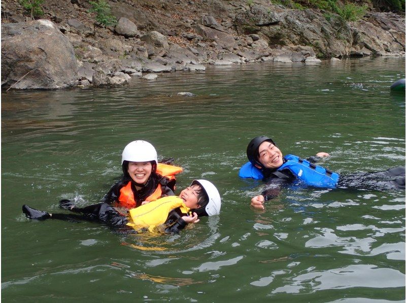 [Kyoto/Kameoka] Elementary school students can participate! Hozugawa River half-day raftingの紹介画像