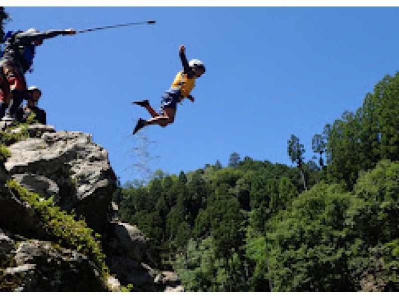 【京都・亀岡】小学生から参加可能！保津川半日ラフティングの紹介画像