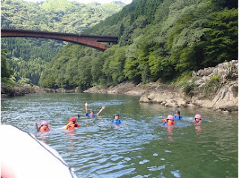 【京都・亀岡】小学生から参加可能！保津川半日ラフティングの紹介画像