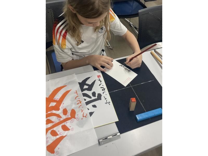 【东京押上】体验日本传统文化&ldquo;书法&rdquo;～在晴空塔附近的神社旁，体验大人和小孩的书法！の紹介画像