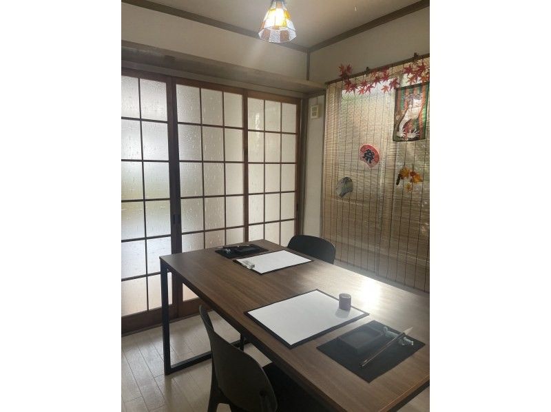 【東京･押上】日本の伝統文化「書道」体験〜スカイツリーのすぐ近く神聖な神社の横で子供から大人まで書道体験をしよう！の紹介画像