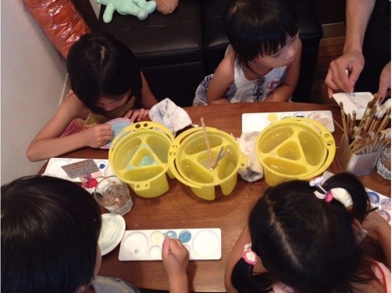 【東京都・高円寺駅から５分】夏休みの自由研究や思い出作りに！陶器の絵付け体験「ポタリーペインティング」の紹介画像