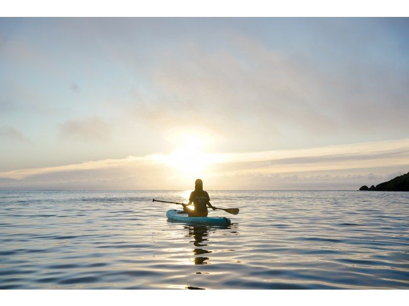 【미야코 섬 / 이른 아침】 ★ 오픈 기념 세일 중 ★ [ 바다 거북과 맞이하는 기적의 선 라이즈 SUP 투어]の紹介画像