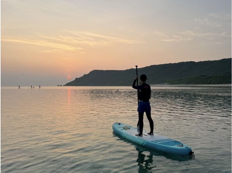 【미야코 섬 / 이른 아침】 ★ 오픈 기념 세일 중 ★ [ 바다 거북과 맞이하는 기적의 선 라이즈 SUP 투어]の紹介画像