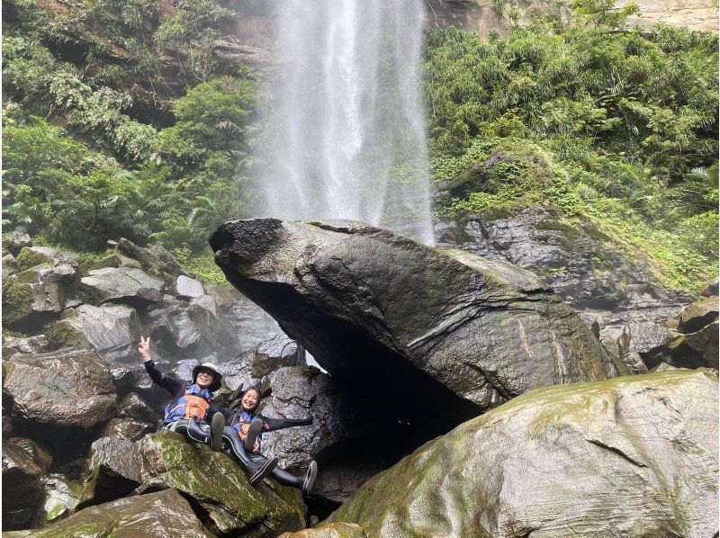 [Okinawa Prefecture/Iriomote Island] Pinaisara Falls Canoe Trekking & Yubu Island Water Buffalo Carriage Tourの紹介画像