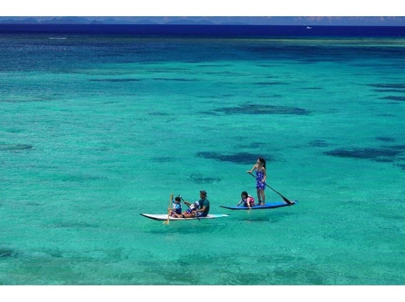[Churaumi Aquarium, Nakijin Village, Kouri Island Area, and Hidden Beaches] Time when the sea and sky awaken. Sunrise SUP Cruising (90 minutes)の紹介画像