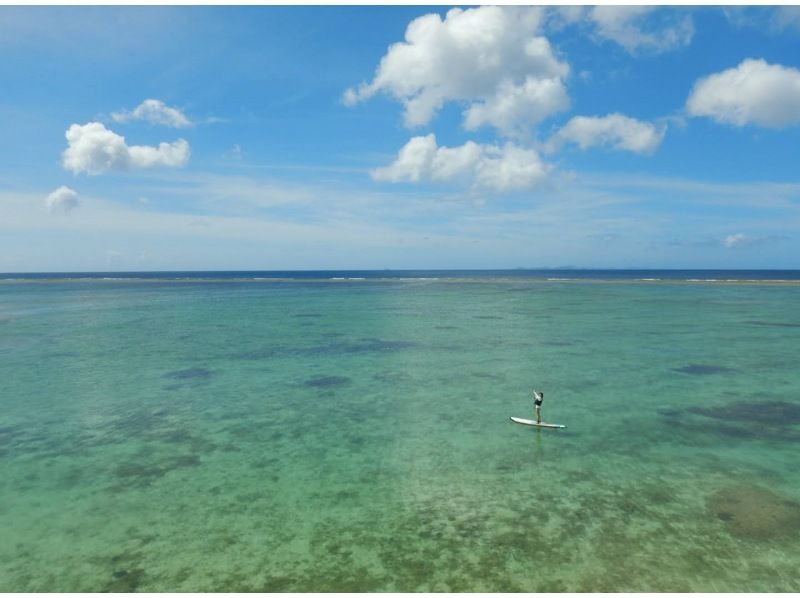 [Churaumi Aquarium, Nakijin Village, Kouri Island Area, and Hidden Beaches] Time when the sea and sky awaken. Sunrise SUP Cruising (90 minutes)の紹介画像