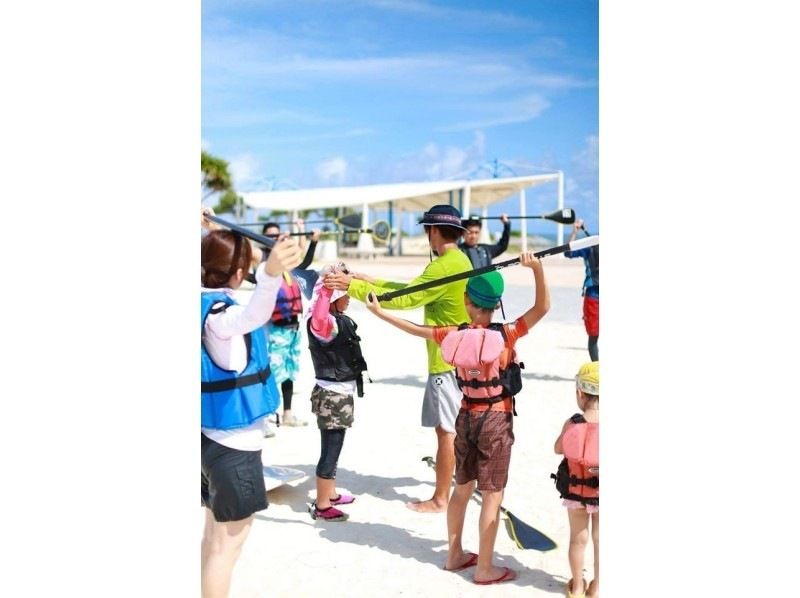 [Churaumi Aquarium, Nakijin Village, Kouri Island Area, and Hidden Beaches] Time when the sea and sky awaken. Sunrise SUP Cruising (90 minutes)の紹介画像