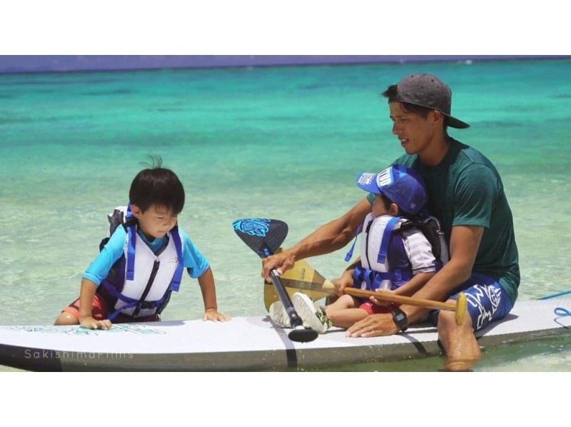 [Churaumi Aquarium, Nakijin Village, Kouri Island Area, and Hidden Beaches] Time when the sea and sky awaken. Sunrise SUP Cruising (90 minutes)の紹介画像