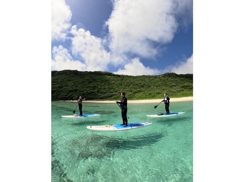 [冲绳，宫古岛] SUP＆浮潜之旅！豪华套餐，让您同时享受两种乐趣！悠闲地乘船游览清澈的海水，在私人场所游泳！の紹介画像