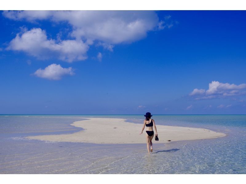 【少人数制ツアー】宮古ブルーに浮かぶ幻の浜「ユニの浜」カヤックツアー！最大２組限定・ドローン撮影付きの紹介画像