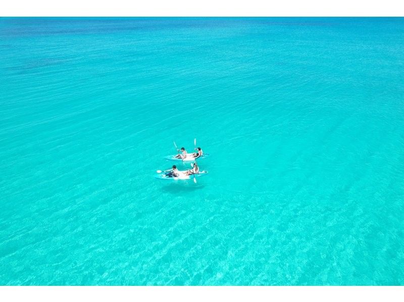 【少人数制ツアー】宮古ブルーに浮かぶ幻の浜「ユニの浜」カヤックツアー！最大２組限定・ドローン撮影付きの紹介画像