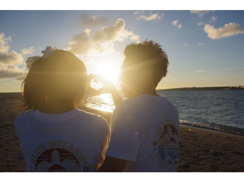 【沖縄・宮古島】《　1組貸切プラン　》宮古島サンセットシーカヤック♪一眼レフ写真＆ドローン撮影付き！貸切で初心者やお子様も安心♪の紹介画像