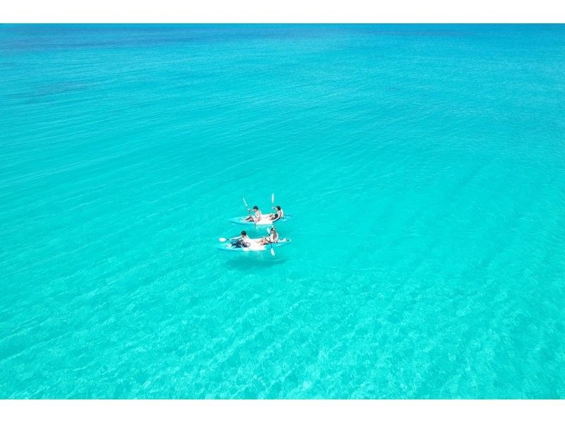 【少人数制ツアー】宮古ブルーに浮かぶ幻の浜「ユニの浜」カヤックツアー！最大２組限定・ドローン撮影付きの紹介画像