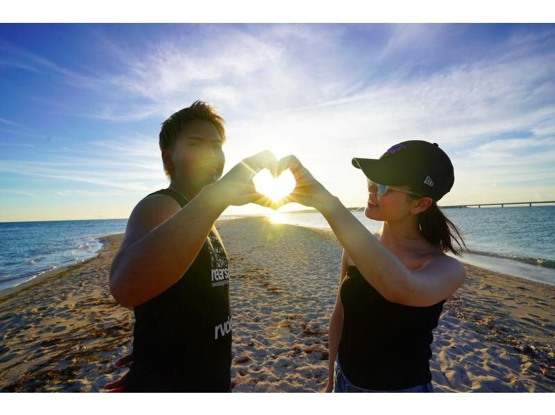 【少人数制ツアー】宮古ブルーに浮かぶ幻の浜「ユニの浜」カヤックツアー！最大２組限定・ドローン撮影付きの紹介画像