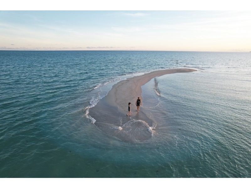 【沖縄・宮古島】幻の島「ユニの浜」サンセットカヤックツアー♪写真＆ドローン撮影付き！世界がオレンジ色にそまるとき、幻のサンセットが♪の紹介画像