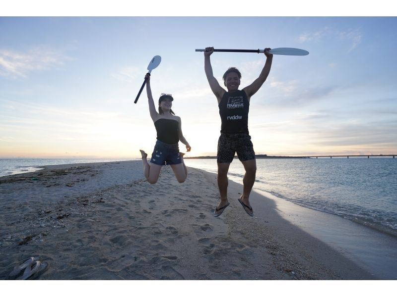 【沖縄・宮古島】幻の島「ユニの浜」サンセットカヤックツアー♪写真＆ドローン撮影付き！世界がオレンジ色にそまるとき、幻のサンセットが♪の紹介画像