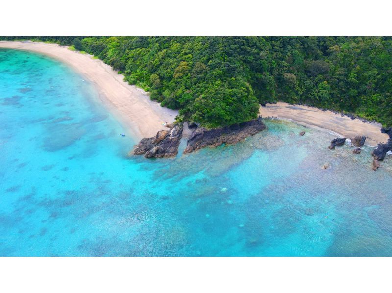 奄美大島★船でしか行けないコウトリビーチ【当日予約可能】ボートチャーター11名乗り(貸切3時間）ドローン空撮、GoPro動画での無料撮影付きの紹介画像
