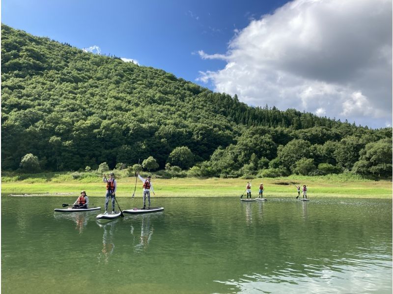 [Gifu/Shirakawa-go] Experience SUP on Lake Miboro, the largest lake in the Hida region! A very satisfying 150-minute course - beginners welcome! Families, groups and couples are welcome!の紹介画像