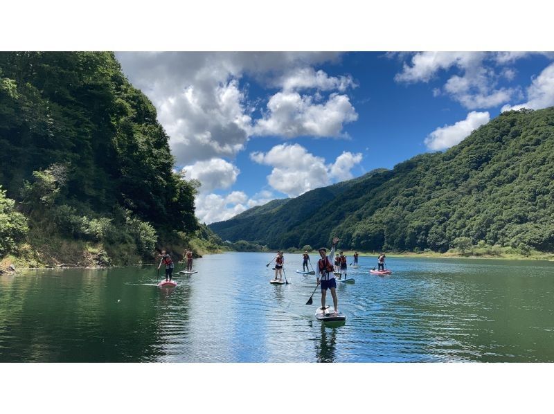 [Gifu/Shirakawa-go] Experience SUP on Lake Miboro, the largest lake in the Hida region! A very satisfying 150-minute course - beginners welcome! Families, groups and couples are welcome!の紹介画像