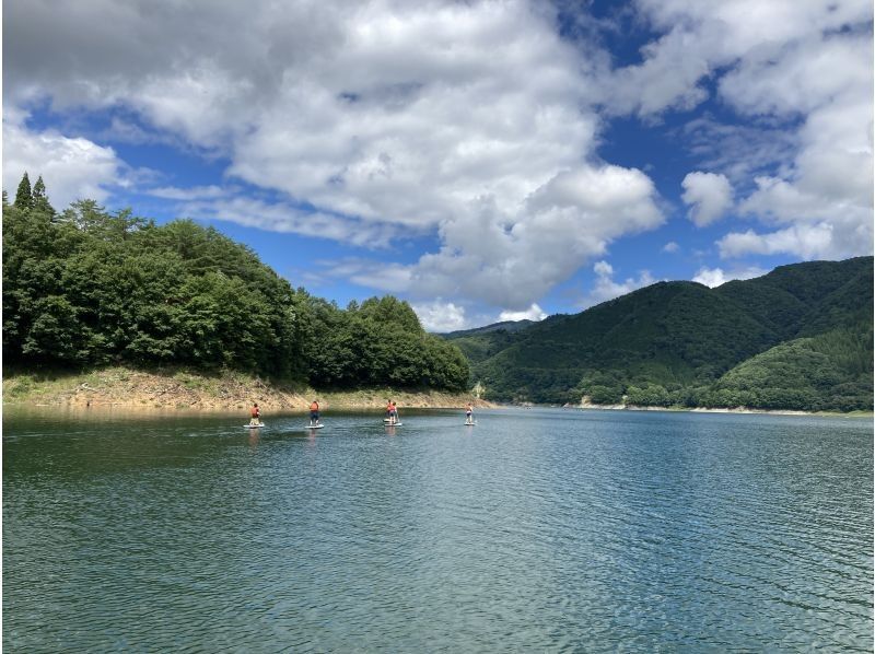[Gifu/Shirakawa-go] Experience SUP on Lake Miboro, the largest lake in the Hida region! A very satisfying 150-minute course - beginners welcome! Families, groups and couples are welcome!の紹介画像