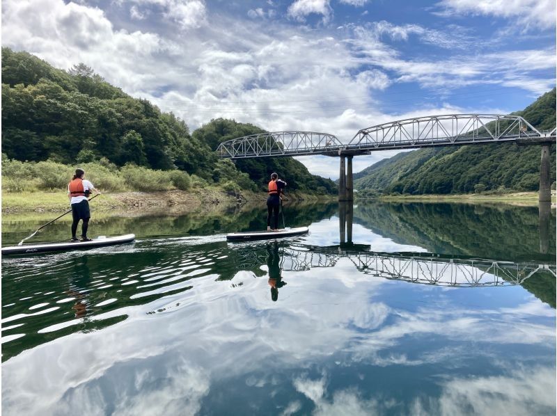 [Gifu/Shirakawa-go] Experience SUP on Lake Miboro, the largest lake in the Hida region! A very satisfying 150-minute course - beginners welcome! Families, groups and couples are welcome!の紹介画像