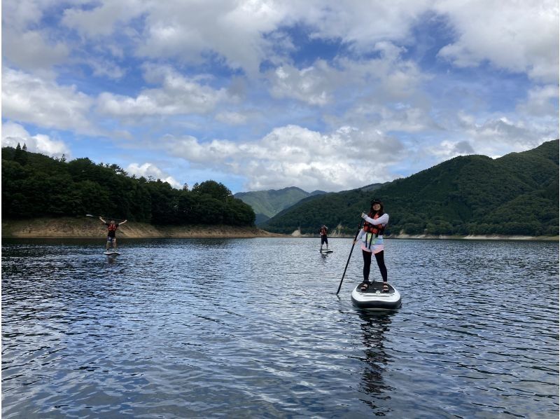 [Gifu/Shirakawa-go] Experience SUP on Lake Miboro, the largest lake in the Hida region! A very satisfying 150-minute course - beginners welcome! Families, groups and couples are welcome!の紹介画像