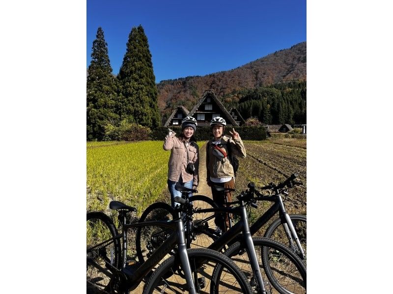 [Gifu / Shirakawa-go] Explore the natural beauty of the World Heritage Site Shirakawa-go by e-bike - a highly satisfying private tour (180-minute course) Families and groups are welcome!の紹介画像