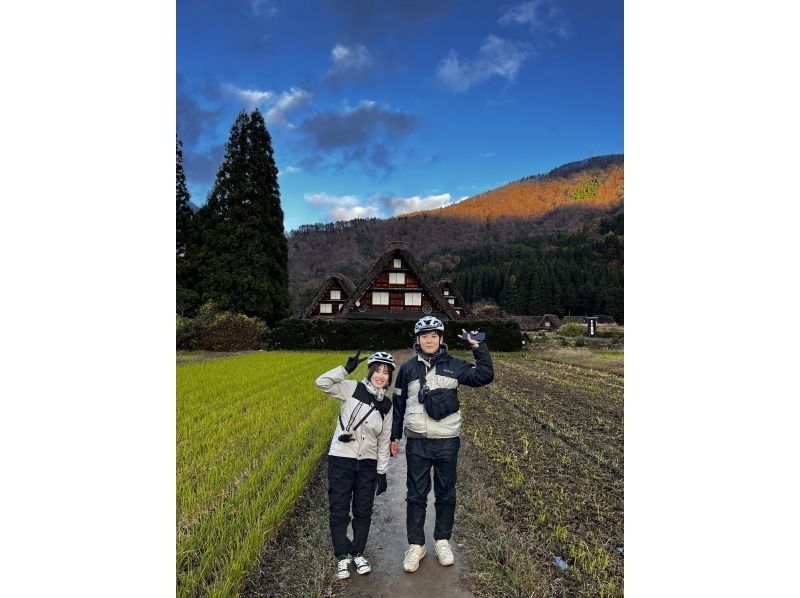 [Gifu / Shirakawa-go] Explore the natural beauty of the World Heritage Site Shirakawa-go by e-bike - a highly satisfying private tour (180-minute course) Families and groups are welcome!の紹介画像