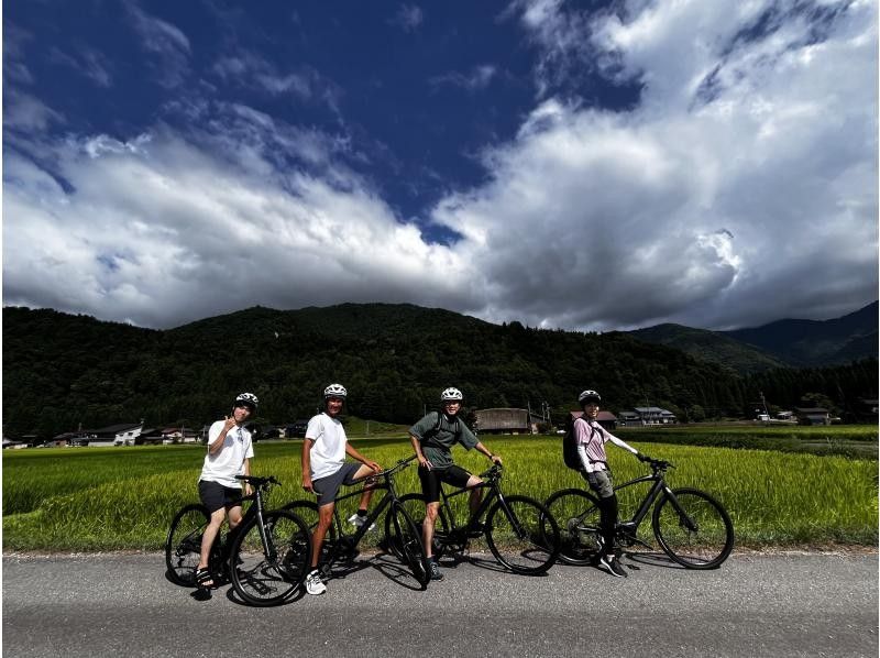 [Gifu / Shirakawa-go] Explore the natural beauty of the World Heritage Site Shirakawa-go by e-bike - a highly satisfying private tour (180-minute course) Families and groups are welcome!の紹介画像