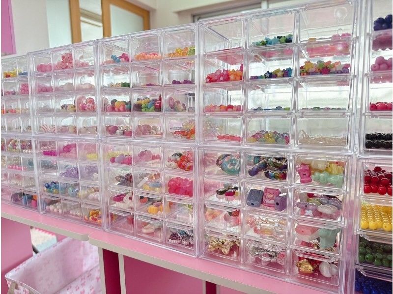 【愛知・東刈谷】デコの製作体験型店舗♡選べるパーツ300点以上の中からオリジナルデコアイテムが作れる！駅から徒歩5分！駐車場有の紹介画像