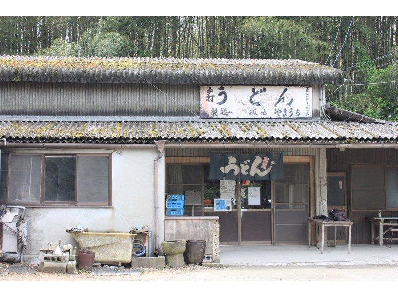 [Kagawa, Kotohira] Visit udon restaurants on an electrically assisted e-bike! Udon taxi driver's recommended hidden udon restaurants map included ♪ (4 hour rental)の紹介画像