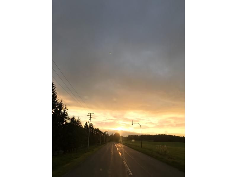 [Hokkaido, Furano] Electric Assist Bicycle Tour MTB ~ Breathtaking views! Natural spring water and photo spots! No need to speak Japanese (groups up to 60 people)の紹介画像