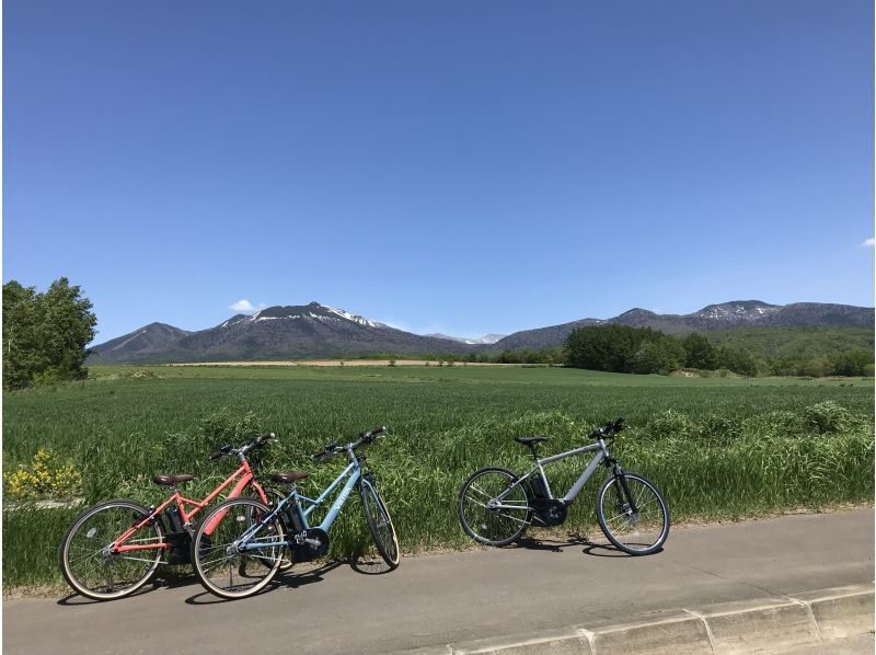 [Hokkaido, Furano] Electric Assist Bicycle Tour MTB ~ Breathtaking views! Natural spring water and photo spots! No need to speak Japanese (groups up to 60 people)の紹介画像