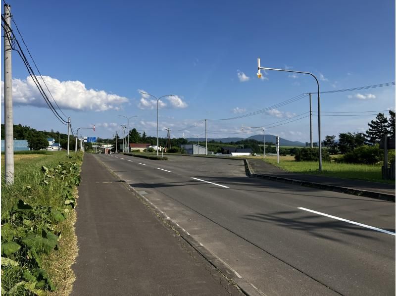 [Hokkaido, Furano] Electric Assist Bicycle Tour MTB ~ Breathtaking views! Natural spring water and photo spots! No need to speak Japanese (groups up to 60 people)の紹介画像