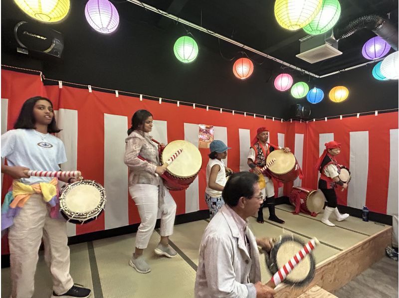 [ความร่วมมือระหว่างเทศกาล KAWAII OSAKA × Dotonbori Yatai Village] ความปรารถนาของคุณอาจเป็นจริง!? เพลิดเพลินไปกับทัวร์ชมเทศกาลทานาบาตะด้วยชุดยูกาตะและกลองญี่ปุ่นの紹介画像