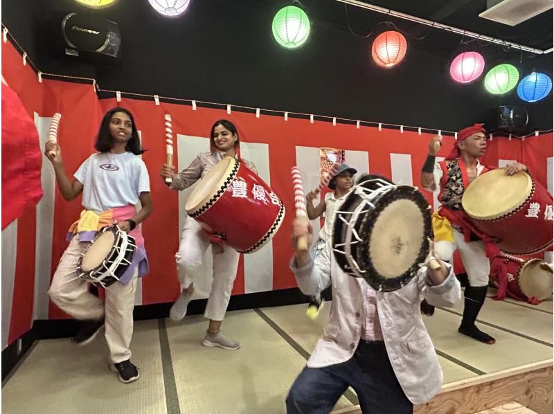 [ความร่วมมือระหว่างเทศกาล KAWAII OSAKA × Dotonbori Yatai Village] ความปรารถนาของคุณอาจเป็นจริง!? เพลิดเพลินไปกับทัวร์ชมเทศกาลทานาบาตะด้วยชุดยูกาตะและกลองญี่ปุ่นの紹介画像
