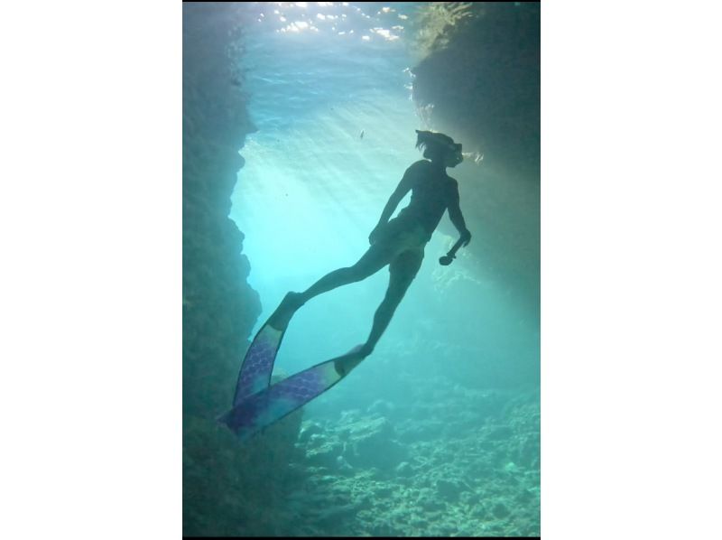 Early morning 7:00am Skin Diving [Okinawa Main Island, Blue Cave] Private ♡ Singles welcome (Japanese/English guide)の紹介画像