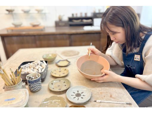 大阪梅田】5寸盛り鉢を手作りする陶芸体験☆おうちごはんも楽しめる