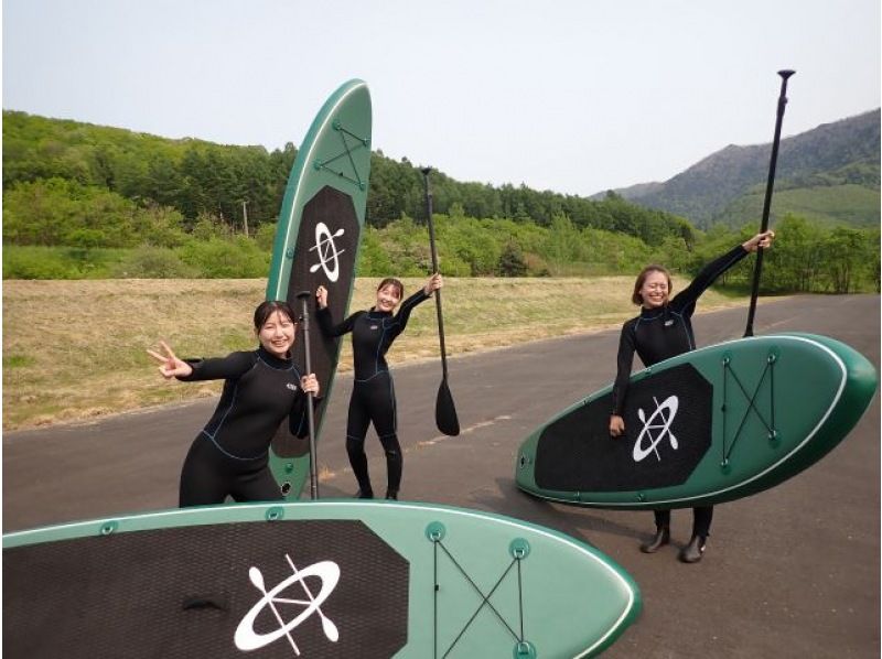 【北海道・南富良野】かなやま湖でSUP体験！写真データ無料！１０歳から参加OK！当日申込OK）！の紹介画像