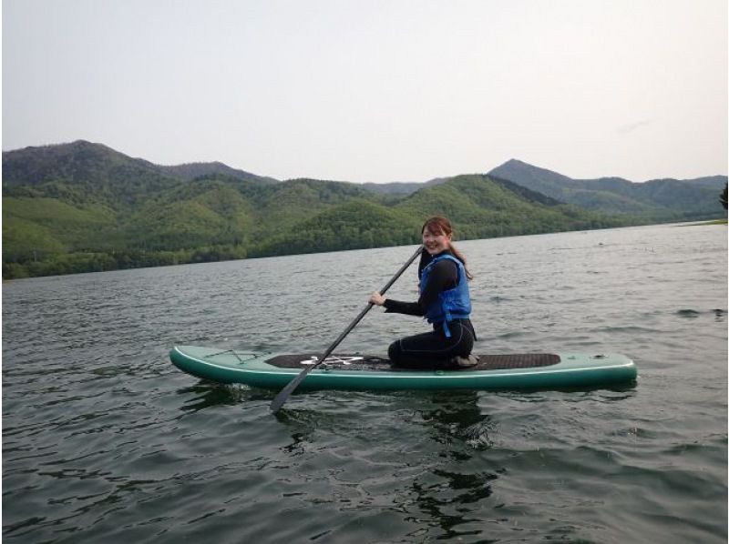 [Hokkaido, Minamifurano] SUP experience at Lake Kanayama! Free photo data! Participants from 10 years old are welcome! Same-day applications accepted!の紹介画像