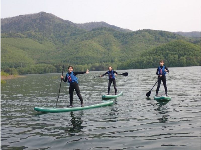 [Hokkaido, Minamifurano] SUP experience at Lake Kanayama! Free photo data! Participants from 10 years old are welcome! Same-day applications accepted!の紹介画像
