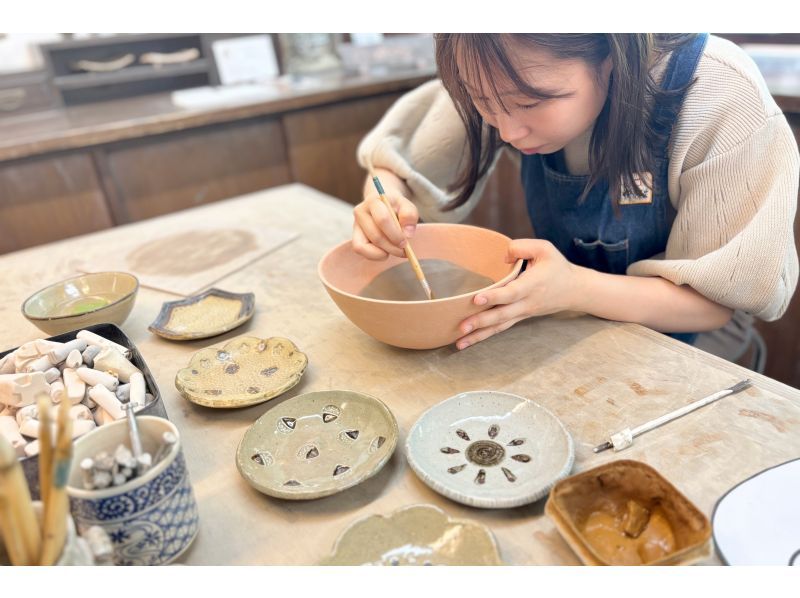 [东京银座]陶艺体验制作5英寸的盛菜碗☆制作一个直径约20厘米的盘子，在家享用♪の紹介画像