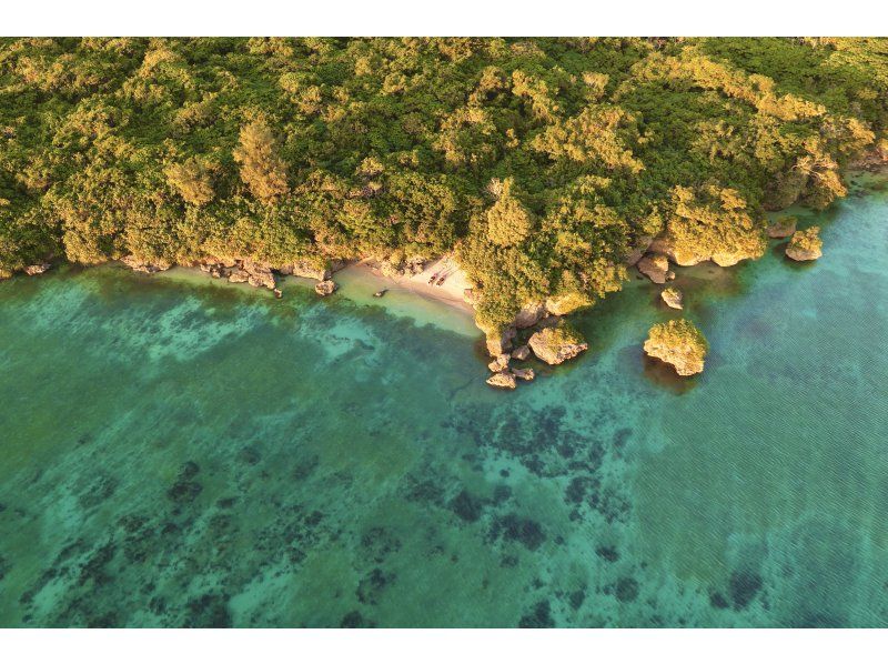 [เกาะอิชิงากิ | Sunset SUP] เพลิดเพลินกับพระอาทิตย์ตกดินสุดพิเศษด้วยโดรน 5K สำหรับสองคน / ข้อมูลภาพถ่ายฟรีの紹介画像