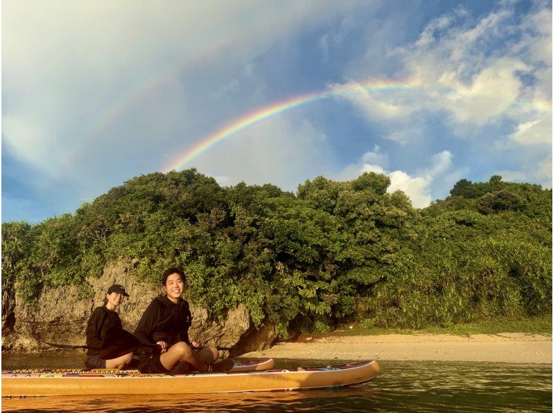 [เกาะอิชิงากิ | Sunset SUP] เพลิดเพลินกับพระอาทิตย์ตกดินสุดพิเศษด้วยโดรน 5K สำหรับสองคน / ข้อมูลภาพถ่ายฟรีの紹介画像