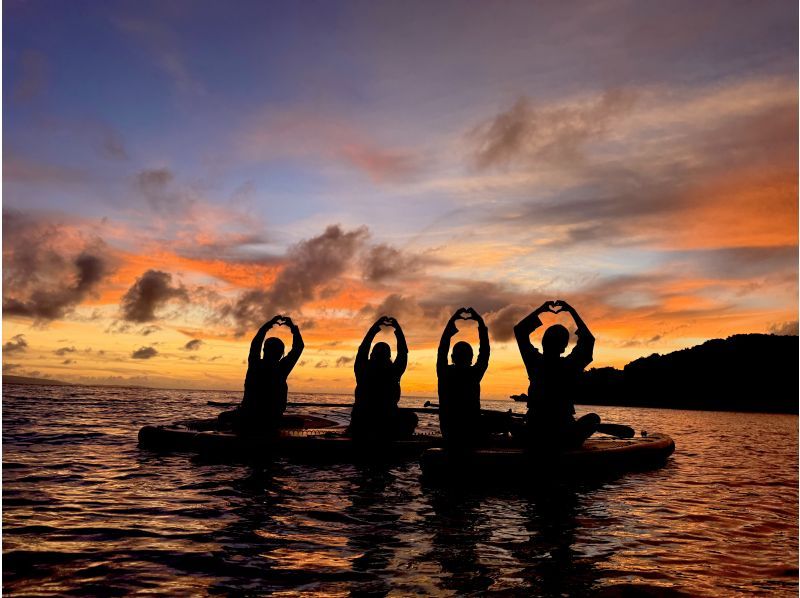 [เกาะอิชิงากิ | Sunset SUP] เพลิดเพลินกับพระอาทิตย์ตกดินสุดพิเศษด้วยโดรน 5K สำหรับสองคน / ข้อมูลภาพถ่ายฟรีの紹介画像