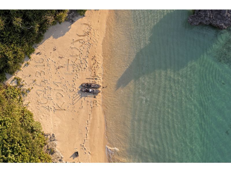 【石垣島｜サンセットSUP】最新ドローン撮影付き！特別な夕日を2人占め/写真データ無料の紹介画像