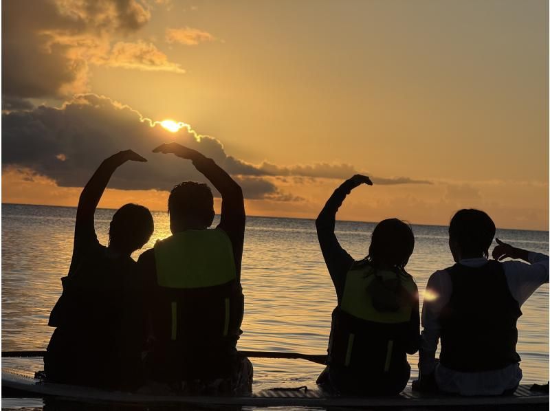 【이시가키 섬 | 선셋 SUP】 5K 드론과 특별한 석양을 2 명 차지 / 사진 데이터 무료の紹介画像