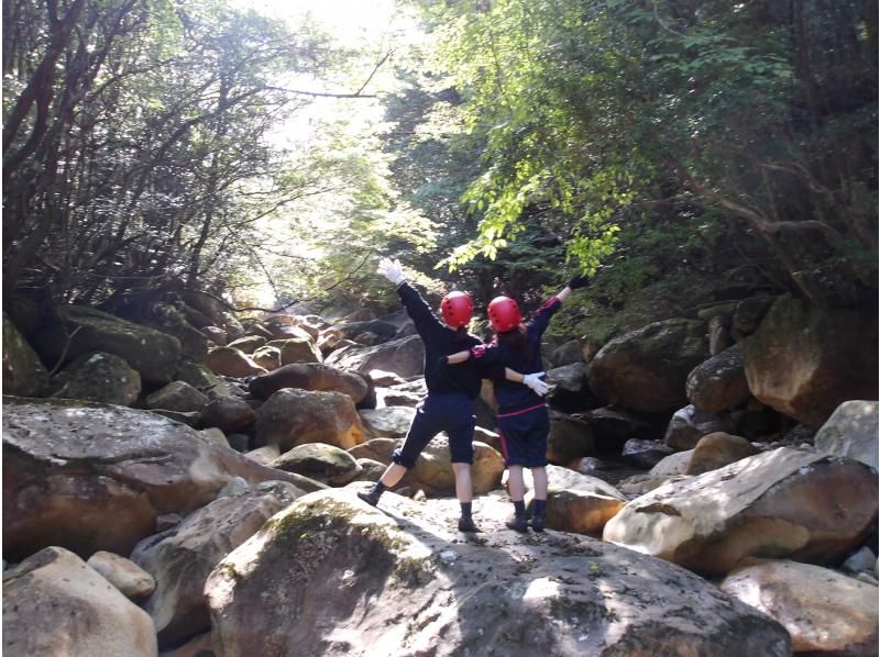 【大分・佐伯市】１組限定【日帰り】夏の藤河内渓谷/「沢歩き・観音小滝シャワー」(弁当/ｺｰﾋｰ/おやつ/♨️付)【装備無料】7～9月の紹介画像